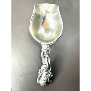 1997 Arthur Court Aluminum 7" Ice Scoop Raised Rabbit and Grape Design